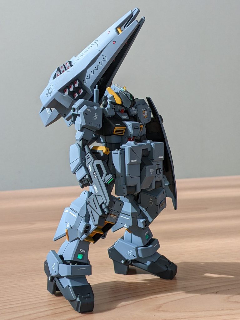 ミリタリーカラーのアドバンスドヘイズル。若干青味掛かったこのグレー好みです。使ったのはインターミディエイトブルー、米海軍機の色だそうです。