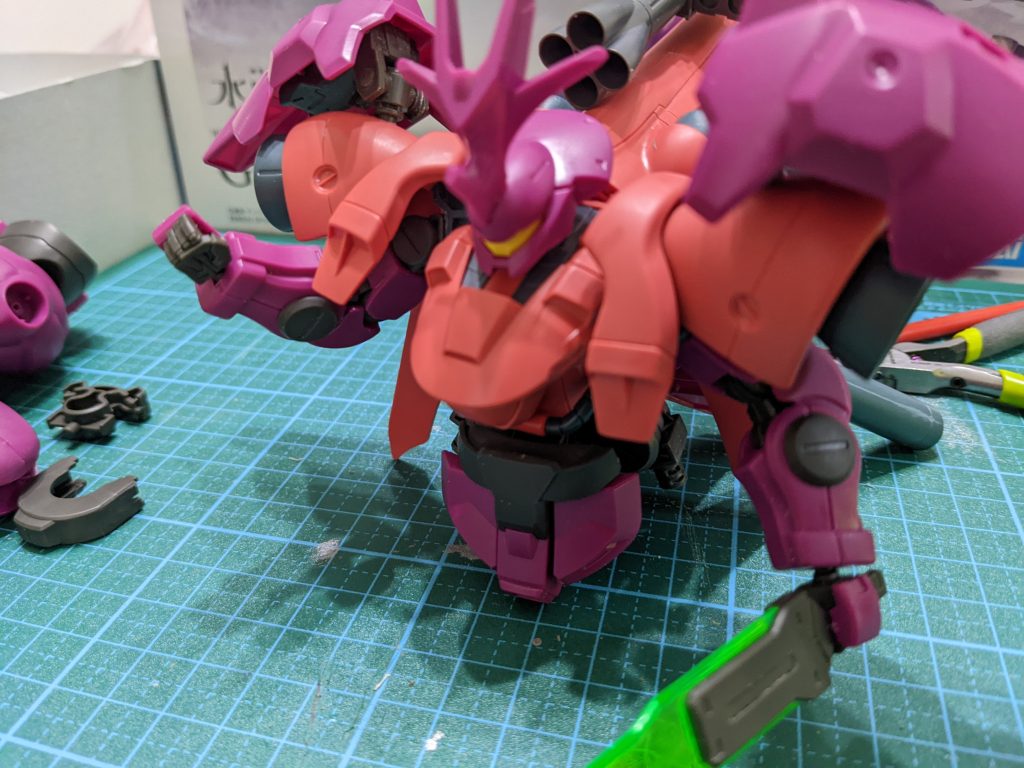 腕やら何やらを加工するのが大変でした。。