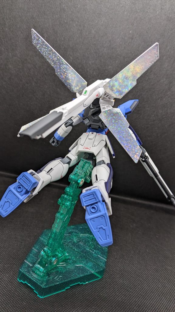 リフレクターは付属のシールを使用。綿棒で上から擦って凹凸を出すようにしています。