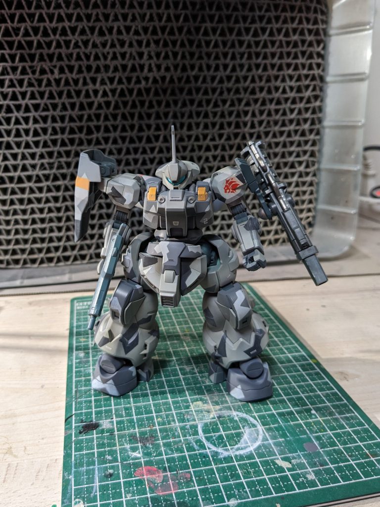 とりあえず完成。デカールは色んなキットのあまり物を使ってます。コーションマークを使い過ぎるとうるさくなるので控えめにしています。