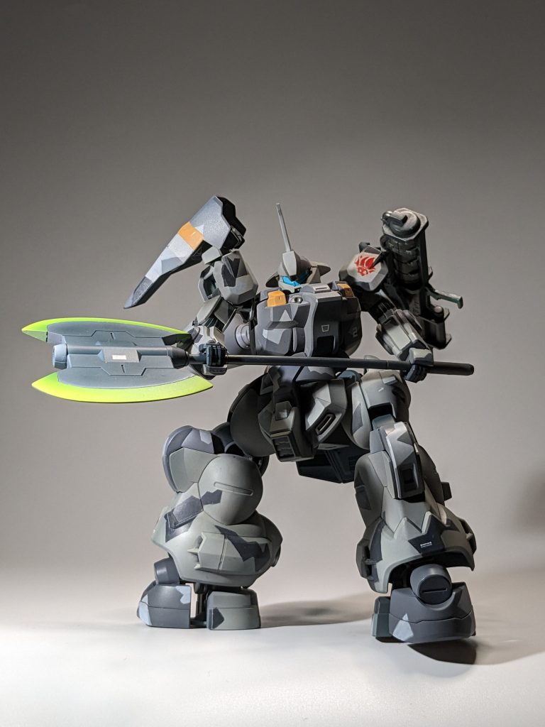 足は安定力がないので前出すように加工しています。足サイドの吸気穴は空けてます。分かりにくいですが両足サイドのダクトもパーツ交換しています。