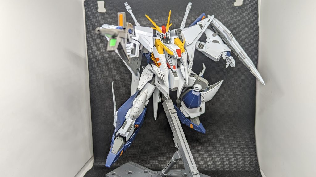 射撃ポーズ:肩周りがゴテゴテしてる割には動かしやすいです