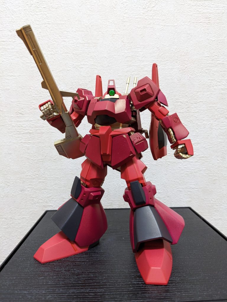 ポージングに苦戦💦バズーカに背中のバインダーが干渉して「抱え持ち」が決まらない😅無理くりこんな感じや・・・