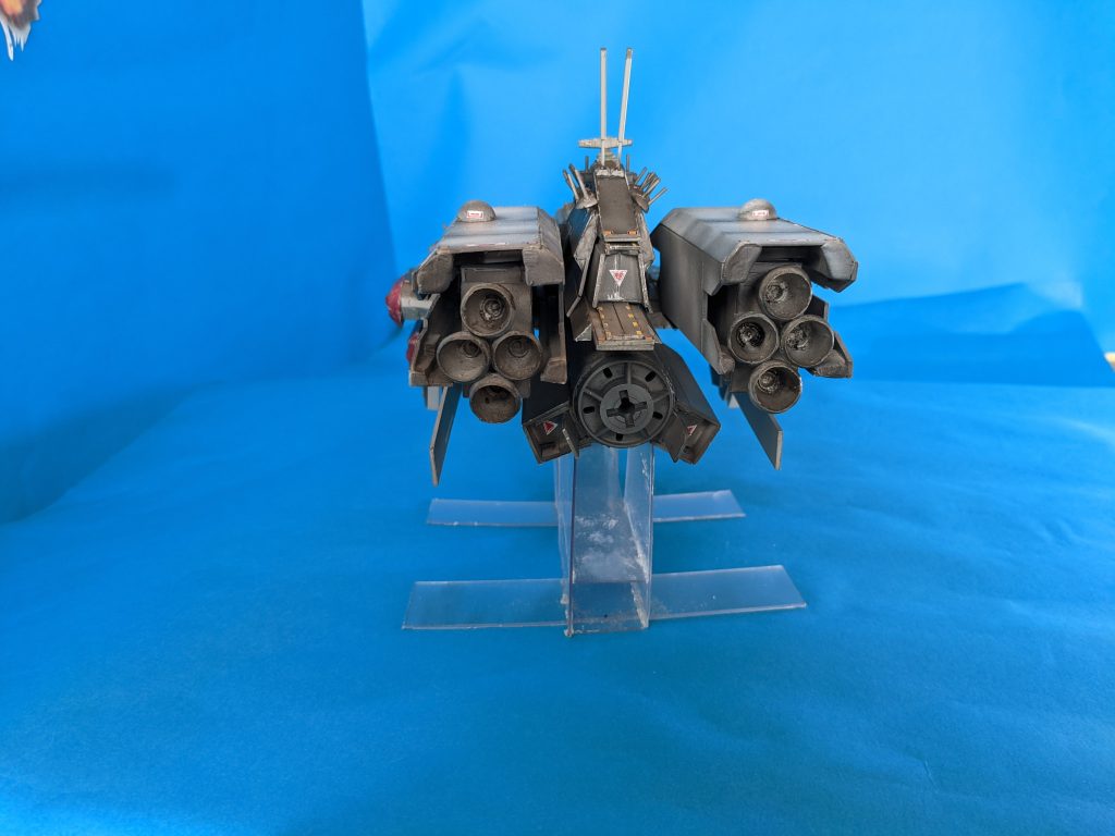 非常に恥ずかしいのですが後ろです。ブースターもパテで手作りなので歪んでいるのはご愛嬌・・・。