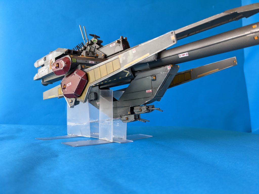 ローアングルから。ええもう。ローアングルから見る艦。大好きでございます(*´Д`)台座も市販品だと重さに耐えられず・・・。わざわ自作しました。その為作りが雑。