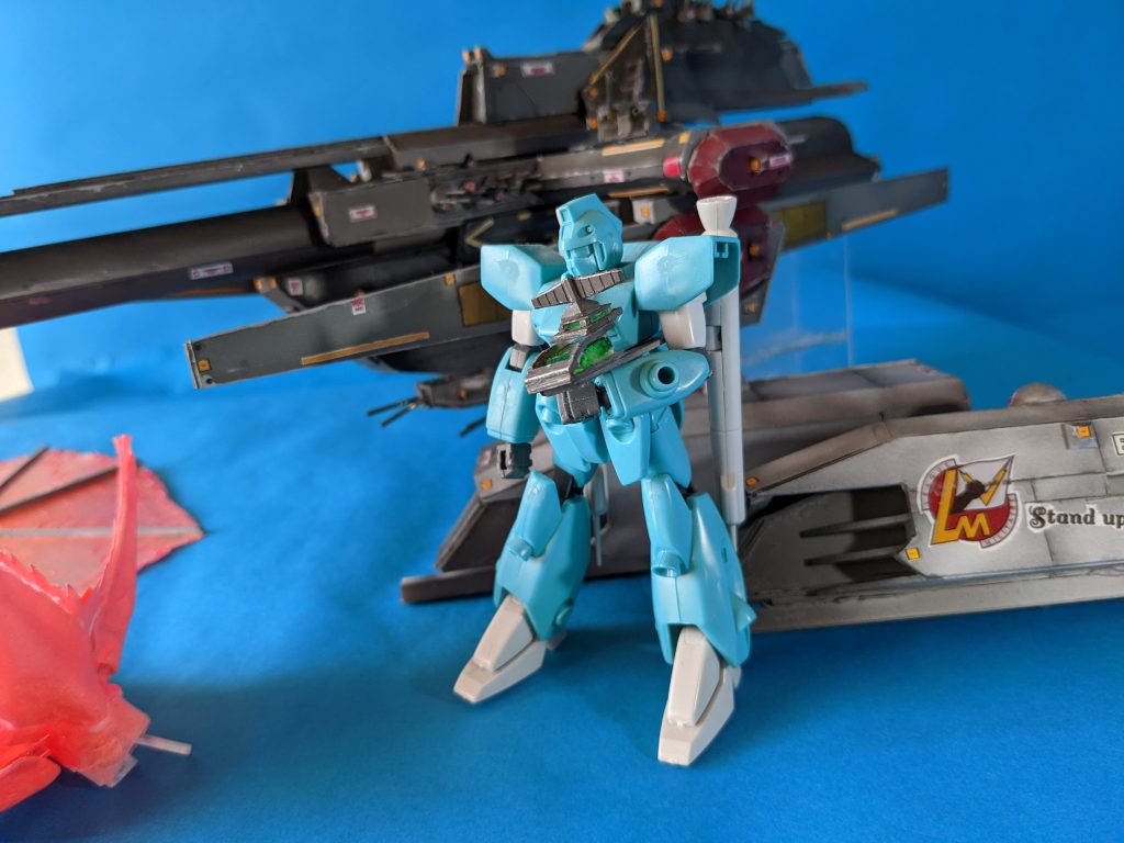 最終局面回避の為に艦橋もパージ可能（尚、名場面台無しの模様）。参考までにレシピを載せておきます。・水500mlを鍋で沸かす。・チューブ生姜大さじ1、チューブにんにく少々、味の素少々、中華だしの素大さじ1〜2、醤油大さじ2、胡椒、塩を鍋に投入。・沸騰したら味を整える。この時醤油で味調整するとただのしょーゆスープになるので中華の素と胡椒、味の素で整える。胡椒で辛めに寄せるとかなりソレっぽくなります。味が物足りない人は豆板醤をほんの少し入れてみよう。・乾燥わかめと刻んだねぎ、ラー油、ごま油を入れて出来上がり♪ってこれはお手軽ラーメンスープのレシピですね。※余った焼きそばの麺を入れて簡易ラーメンにもなります。（まだ言う）