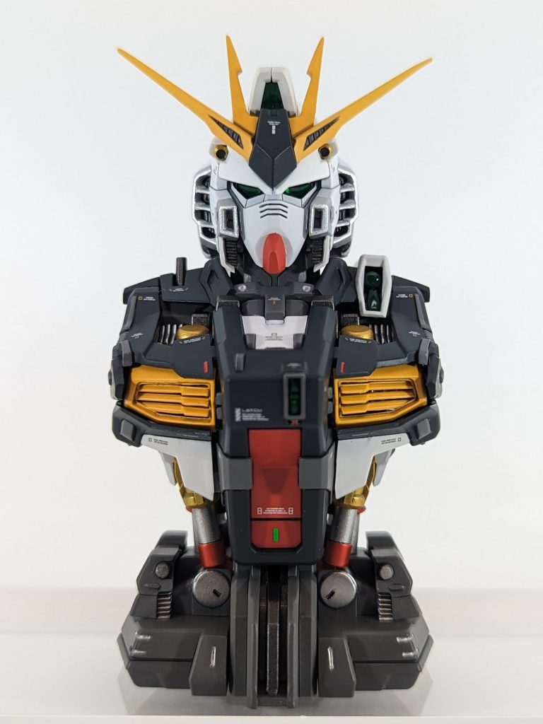 外装はいつも通り明暗２色で塗り分けて、視覚的に情報量を上げています