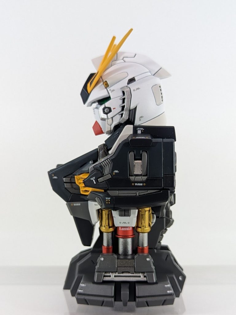 メカニカルバスト　νガンダム–3枚目/制作者：ポンポン