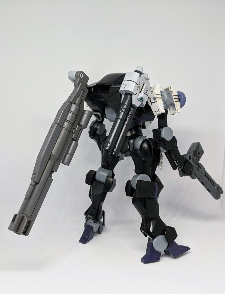 「とある傭兵仕様にカスタムされたザウォート、各部の性能をチューンナップされている他、胸部には対誘導兵器用迎撃装置（ビームバルカン）が装備されている。」基本的に胸部以外はそのままの状態で塗装して組み立てました。
