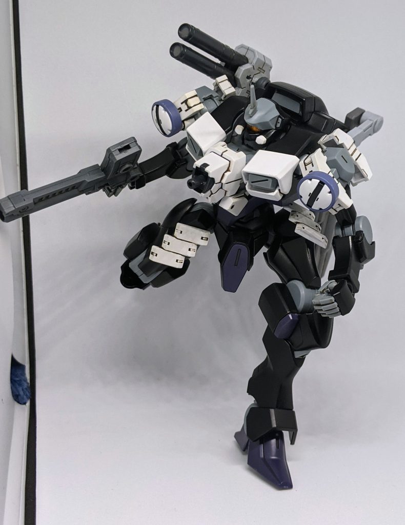 ロケットランチャー（DRL-23J）「連射性に優れた二連装式のロケット砲」出来ればミサイルランチャーを装備させたかったですが、見当たらなかったので自作した武装を付けました。