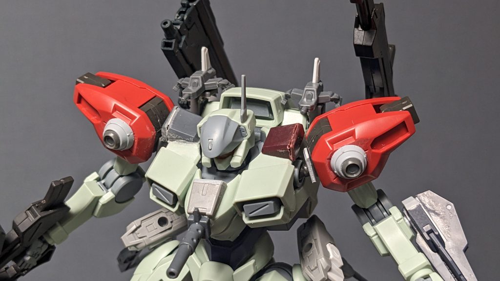 でもやっぱり背中が寂しかったので、設定通りにイクシードオービット取り付けも行いました。ただグレー１色だったので色分けが大変でした...