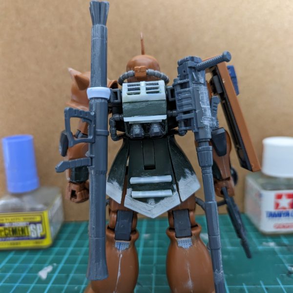 HGのガルマザクとドタイを作ってます（2枚目）