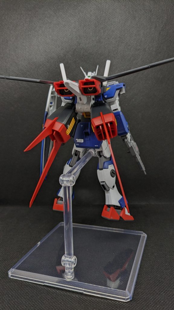 スリッパの謎の色分けもマスキングで塗り分けました