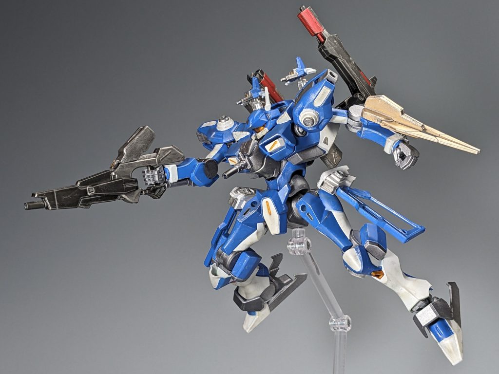 背中にイクシードオービット(ようはビット)を取り付け、ゲーム内と同じようそのまま浮かべられるようにしました。ベースはドレットノートのプリスティスを使用してます。