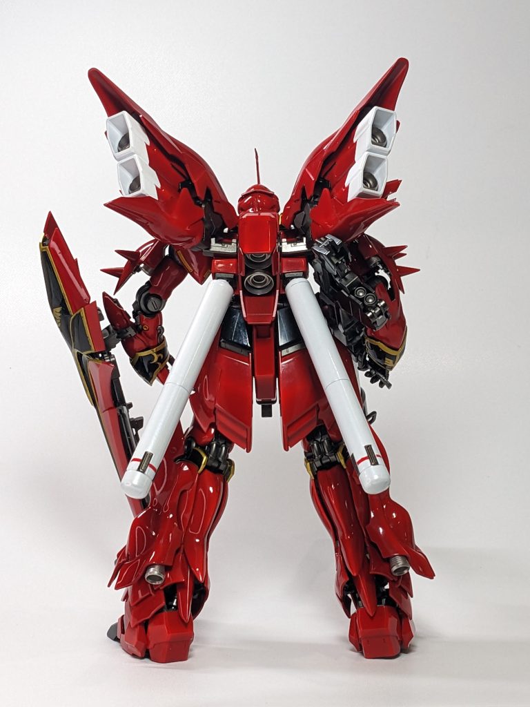 シナンジュのバックショット、大変好きです。このⅩ状が何とも言えない。