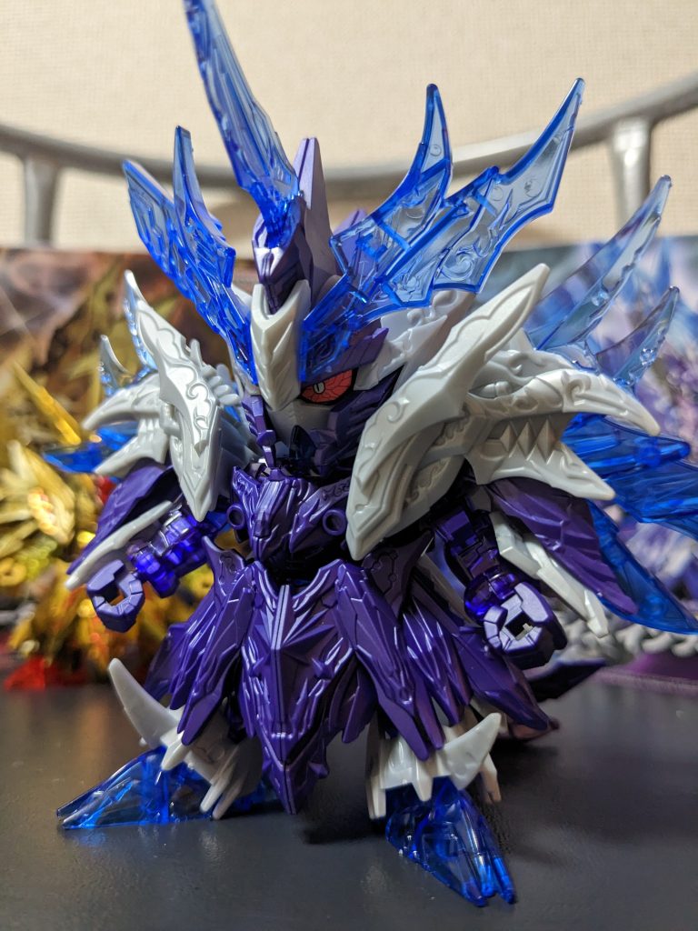 塗装する予定があるので、目だけシール貼ってますが、この目のシールは窮奇ストライクフリーダムに付属の物を貼ってます。悪役はやっぱりこの目じゃないと（笑）悪役かどうかは知らんけど（笑）