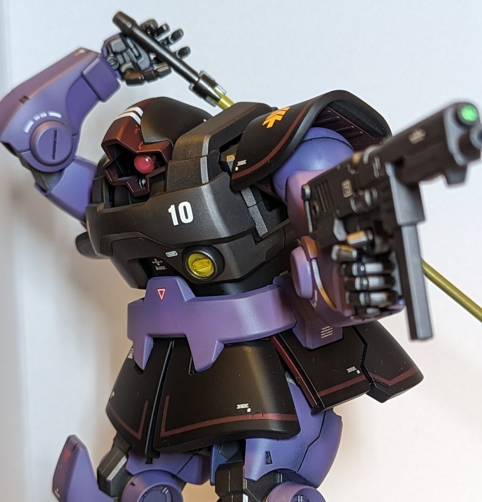 ジオン系MSはモノアイカバー着けない方が、ライトが反射せず、キレイに撮れる気がします。