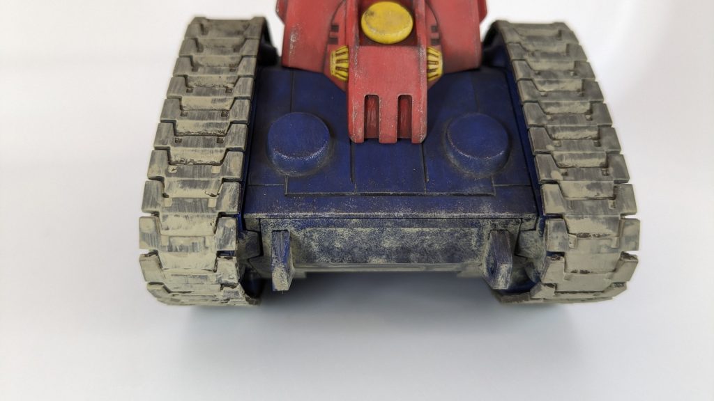 水性ウェザリングペイントは、キャタピラにはそのまま塗り塗り。下面には水を含ませた筆先やペーパーで叩くようにすると、なんだか良い感じ!これなら濃度も調整できるし、ようやく使い方のツボを得た気がする💡