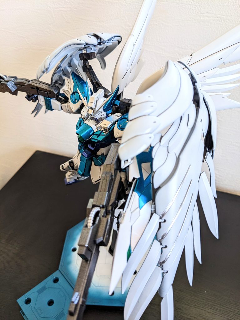 翼のグラデーション塗装。初めてにしてはわりと上手くいった気がします😀