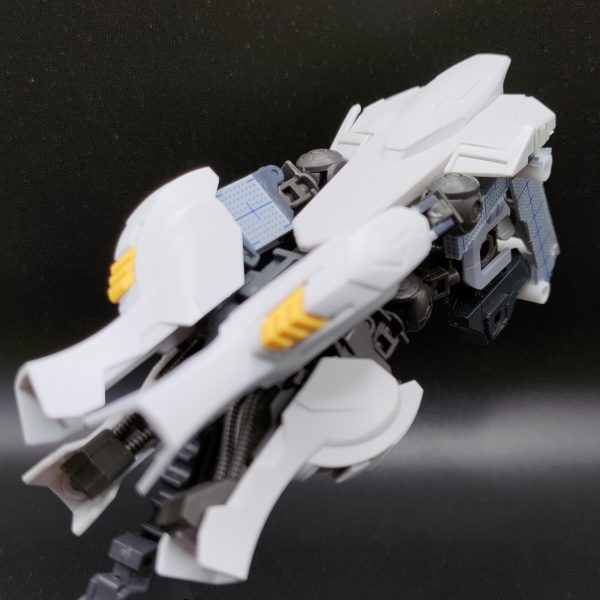 次期作成計画のうちの一体ガンダムフレーム＋バックパックでかなり出来ることの幅が増える。さて、なんでこんな変形をするのか設定が必要だなぁ……（2枚目）