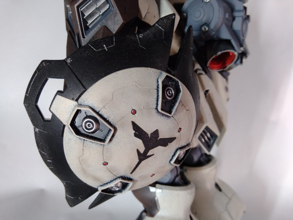 シールドの黒も問題なく塗装出来たのですが。