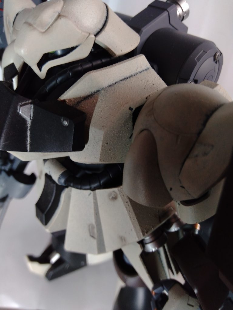 メインカラーのベージュ系の塗装はブツブツが沢山出来てしまいました。 早く塗ろうとして、塗料を薄め過ぎたのか?乾かない内に重ねてしまっていたのか。白系の塗料が問題なのか? 良い勉強になりました。