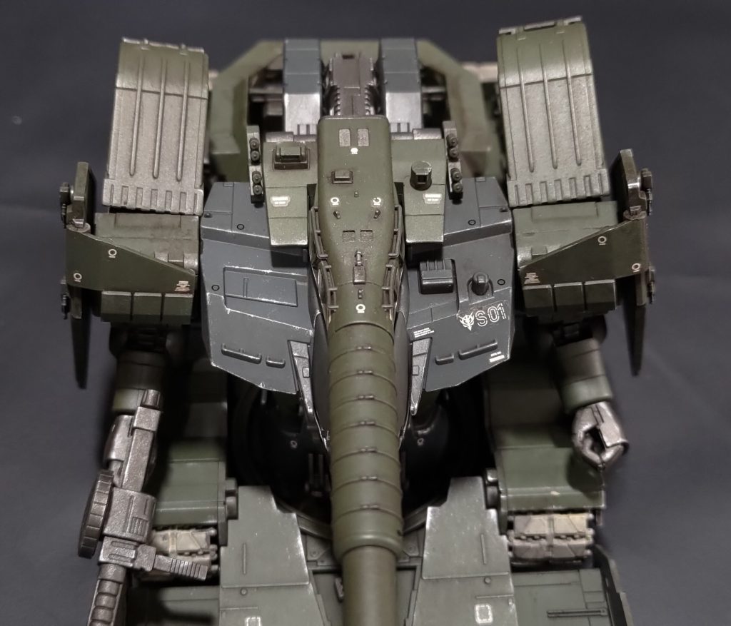 シルバーのドライブラシはもうちょっとかけた方が良かったかなぁと今更思ったり。結構控え目にした感じあります。濃色パーツにシルバードライブラシかけるの好きです。塗装ハゲした金属感出ますよね。