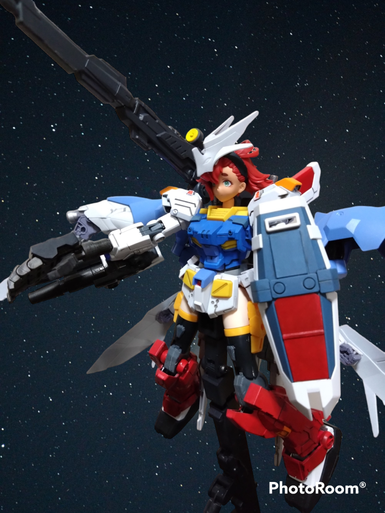 頭にはグエルディランザのパーツを白と赤に塗って装着。ちょっとガンダムっぽいかと。今回は出張から帰っての時間が少ないなか美プラ制作してないなーってスレッタの頭作ったら?コレでMS少女できる?ってなりました。ついでに水星コンもまだだしやってみるかと。
