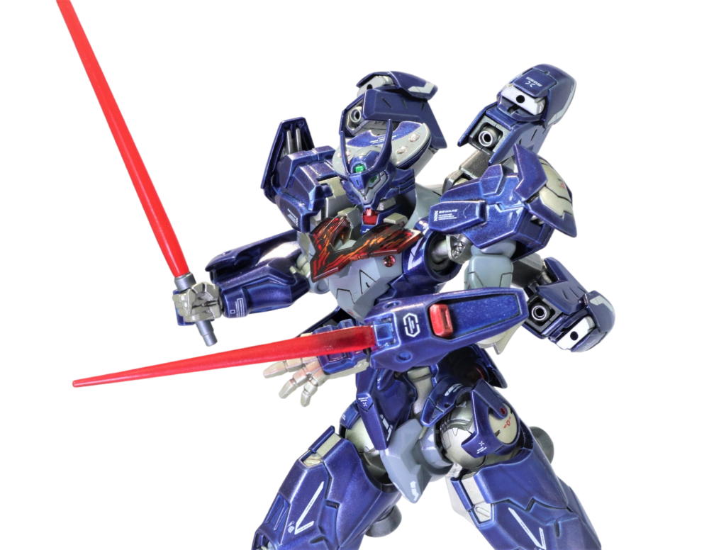 ビームサーベルを構えて。またガントレット部分にはビームセイバーを内蔵してます。