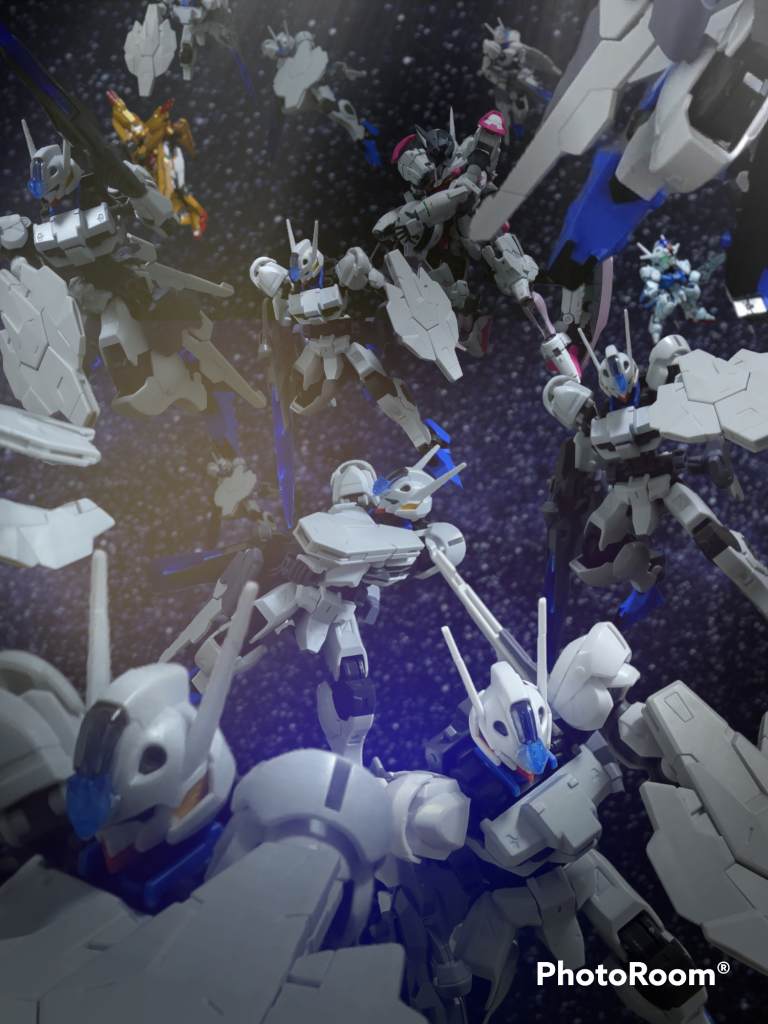 球状シェルユニットの力で範囲内のガンド技術を使った対象を自由に操れるイメージです。大人は青パーメットになれないという脳内設定で本体は球状シェルユニットを守る機能のみ付いています。プロローグをみて、最初からビットとそのジャック兵器が登場する復讐ものであることから、ビットのインフレの行きつく先として進撃の巨人の地ならしのようなものを想像したのでフォトルームで簡単につくってみました。量産型ガンダムはジャンクのアスタロトをほぼ組み換えただけのものです。