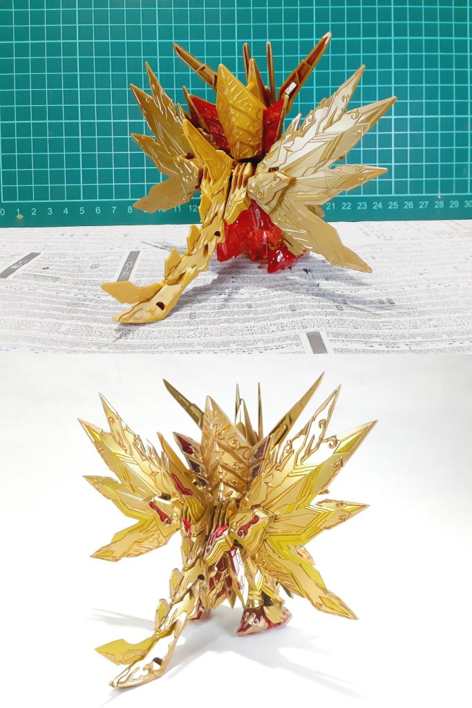 塗装前比較背面背面のクリアパーツはゴールドで1回塗り潰して塗り分けてます