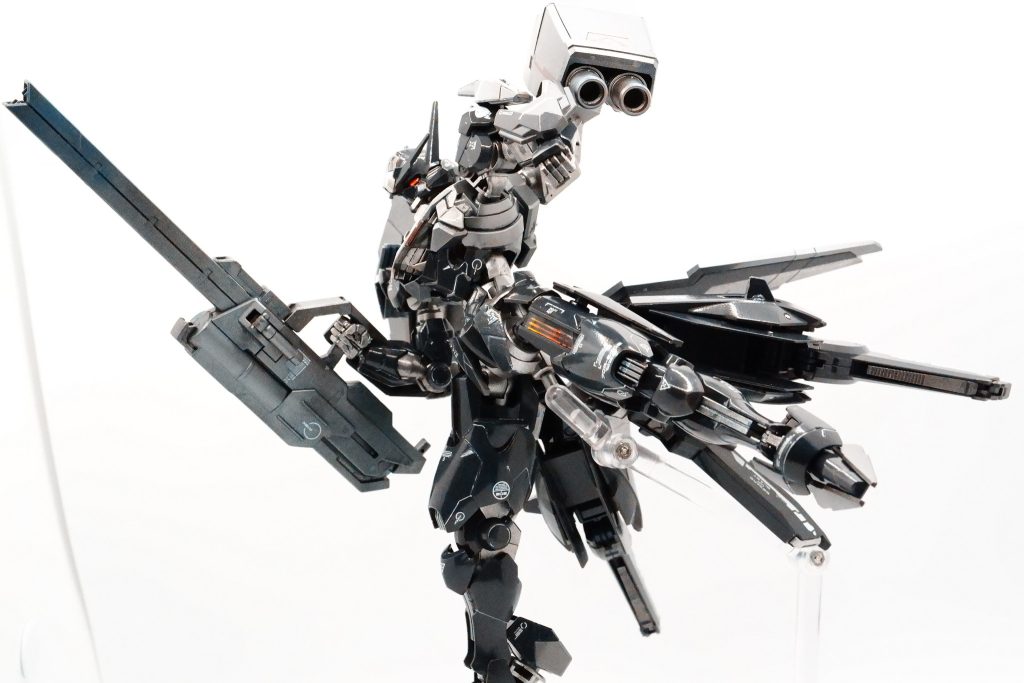 フライトユニット展開状態。後ろに重心が偏りますが、重厚感が出ているのでは。