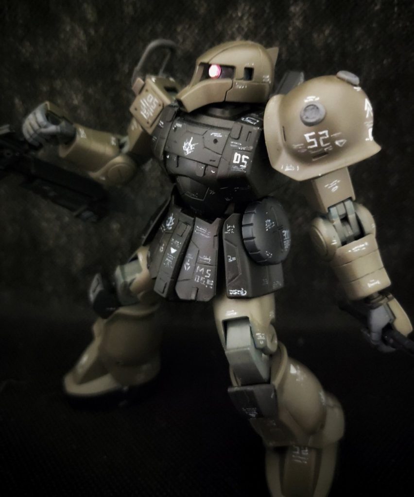 ガトリングガンはジャンクパーツを寄せ集めて作りました。機体のカラーリングもリアルな兵器をイメージして塗装しました