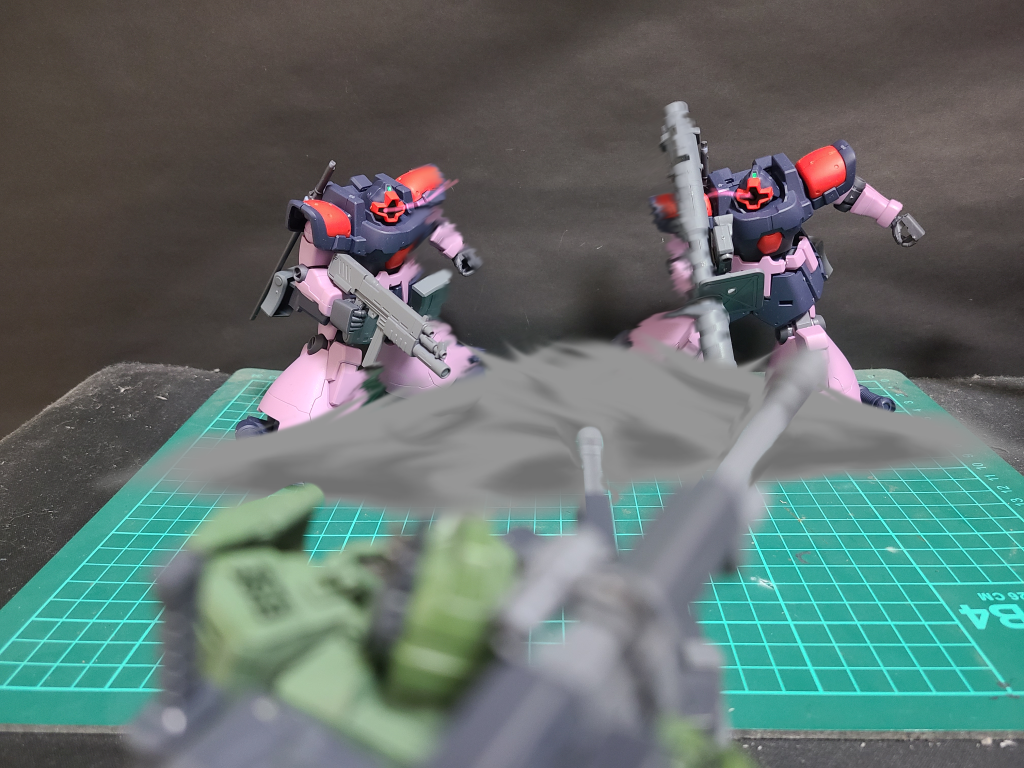 残党と交戦ハウンドδ「うぉ!ドム!?なんか形が違うけど…!」