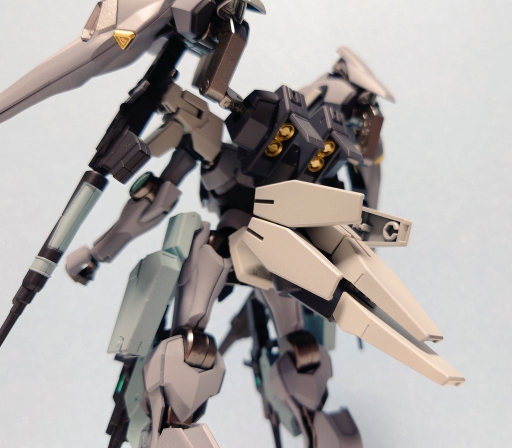 背面にGNドライブ+シールドビットを搭載して機動力と防御面を向上させたらエアリアル君にも勝てるかな？（笑）と想像して組み込みました