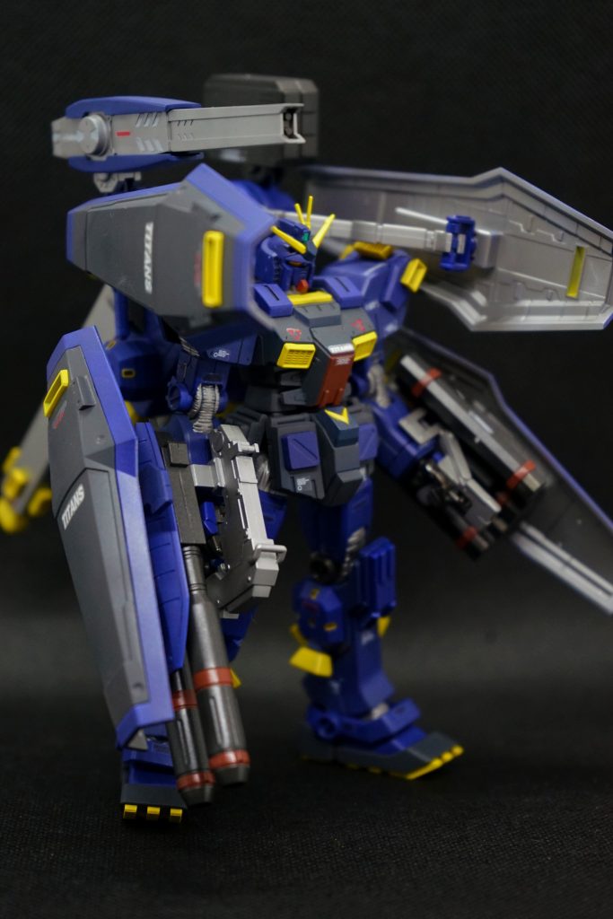 斜め前何度か組み立てては色味を調整したり、デカールが剥がれて貼り直したりと、非常にトラブルが多く、自分の計画性のなさと手際の悪さを思い知りました。