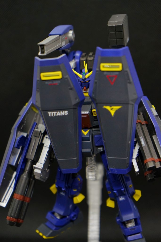 左右のシールド比較特別意味はありませんが、左右で使用デカールを変えてみました。