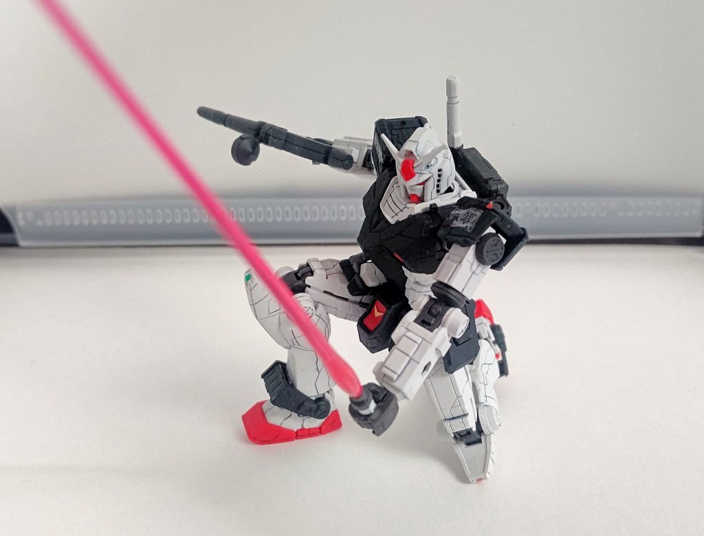 ディティールが細かいので墨入れと艶消しスプレーだけでもかなり完成度ありますね！余談実際に動くガンダムを見てきたわけですが、なんというかあまりに感動して涙が止まりませんでしたね…いつか本当にガンダムが宇宙へ飛び立つ日を夢見て！