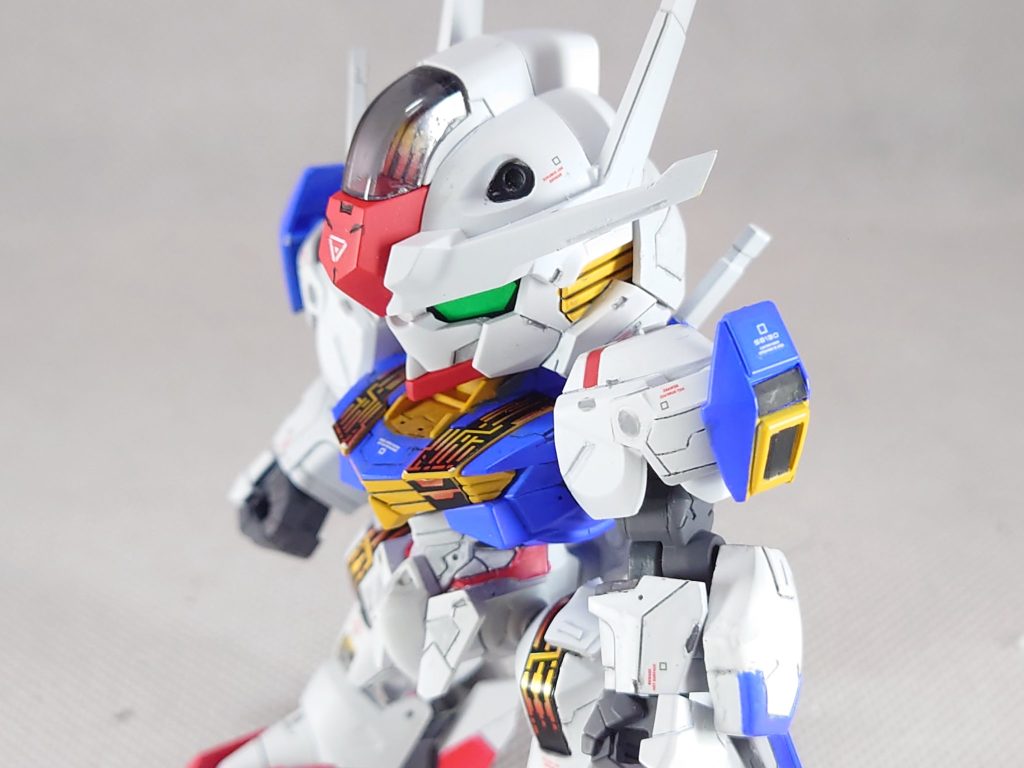 最後はアップで塗装は私の好みでややビビット気味の彩度にしました青：アイスコバルトブルー+蛍光ピンク少々白：クールホワイトグレー：コールドホワイト+ブラックほんの少し赤：ブライトレッド黄色：エヴァイエロー関節：メカサフスミ入れ：ダークグレイトップコート：Exセミグロスクリアー