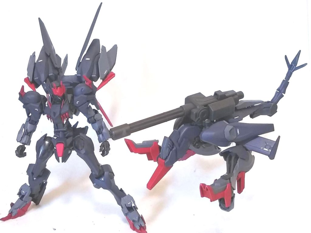 ミキシングしただけでは面白くないので分離合体できるようにしました。これで胴体以外はファラクトのパーツに手をつけました。本体バックパックは高出力ジェットエンジンに換装されており単体での飛行が可能となっております。機動力を求められる場面では支援機と分離して作戦行動します。