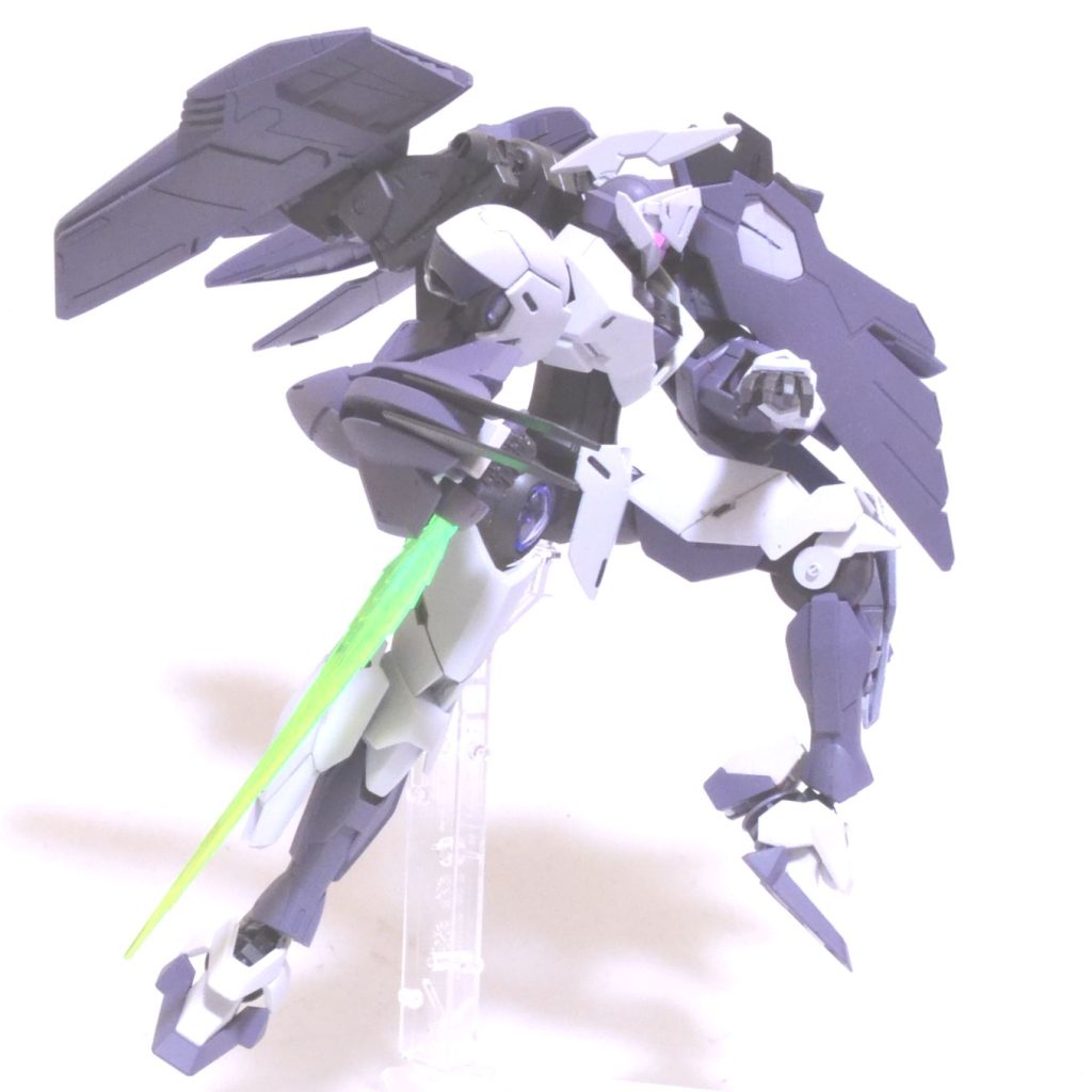 ビームサーベルなんで逆手かというと先の写真とあわせてスパイファミリーのキービジュアルのオマージュですｗ