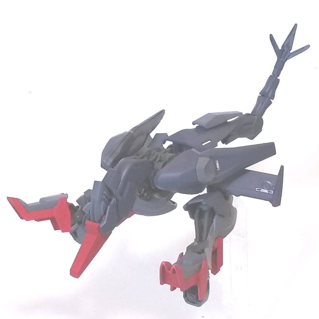 本体後部支援機モードパーメットスコア３以下ではAIによる自動操縦、4以上でパイロットの攻撃イメージを変換し、搭載火器による攻撃、ドッキングを行います。大まかな形ができた時点で顔と前脚だけファラクトを使った印象だったので後ろを支援機にしてパーツ使用率を高めました。機首：足首と胸部のオレンジ部分しっぽ：腕これで使ってないのは胸部、足首ｘ１、腕部ｘ１なので結構ファラクトのパーツを使いました。