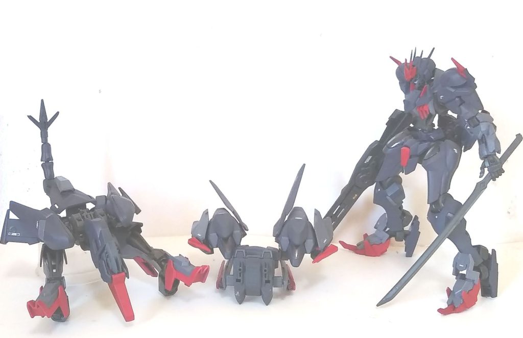 分離（単体、バックパック、支援機）バルバタウロスに付属する日本刀がかっこいいです。これ見てレイキのナギナタも似合うのでは？とひらめきました。