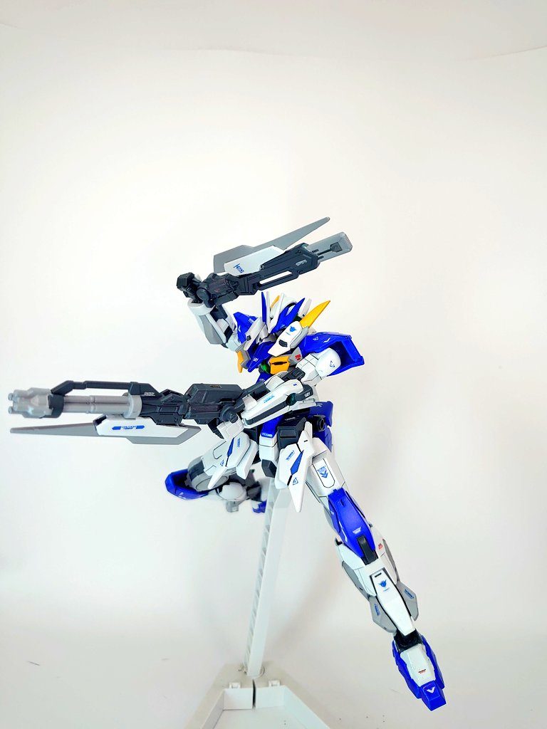 GNライフルソード&ガトリングソード銃身にGNソードを取り付けた2種類のライフル貫通性の高いライフルと連射性の高いガトリングを使い分ける