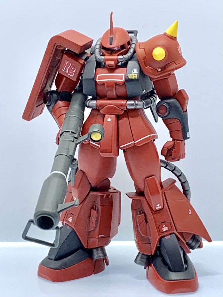 頭の角度を目つき悪くなるように傾斜を付けて、その際首周りに大きな隙間が出来ないよう、胸ブロック上部等加工してます。また、スカート上端がパイプの内側から生えて見えるよう取り付け方を調整しています。