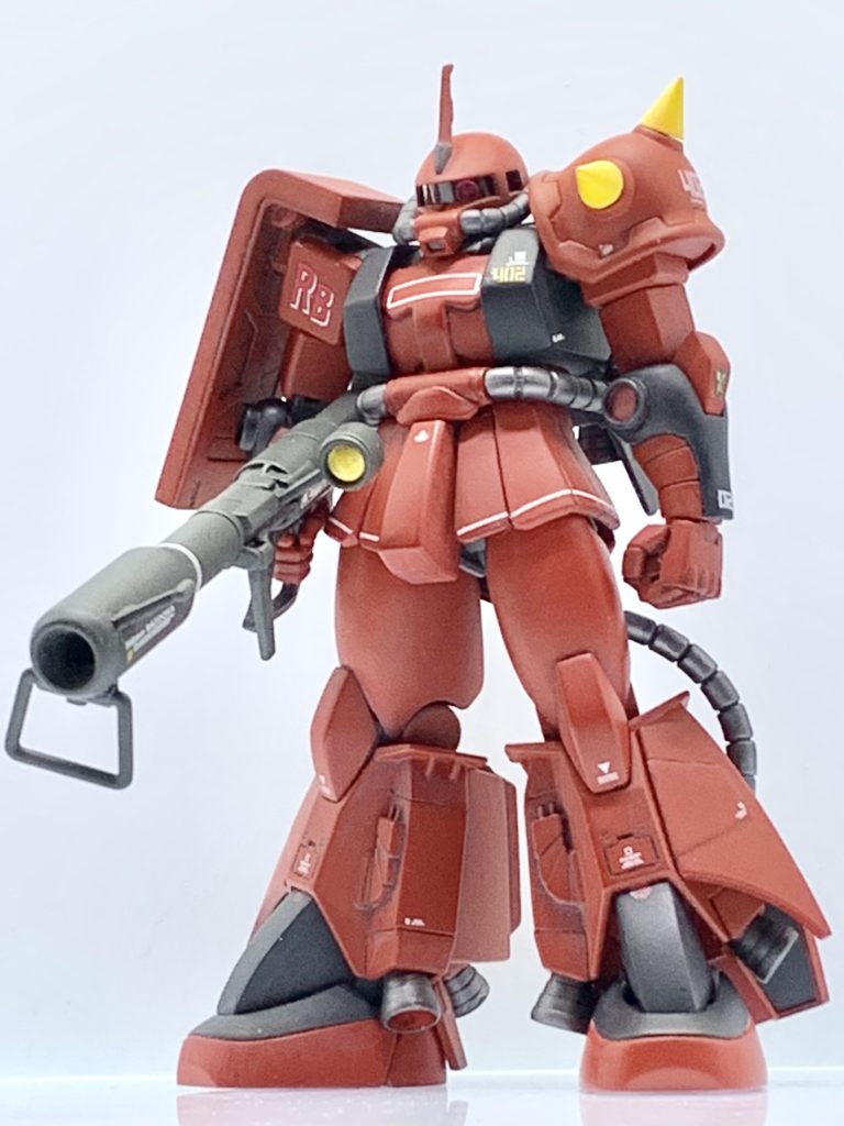 胴体、腕はリバイブザク。太もも、足首はオリジン06R。スネ、ランドセルはHGUC06R2です。その上で各部バランス見ながらあちこち調整してます。