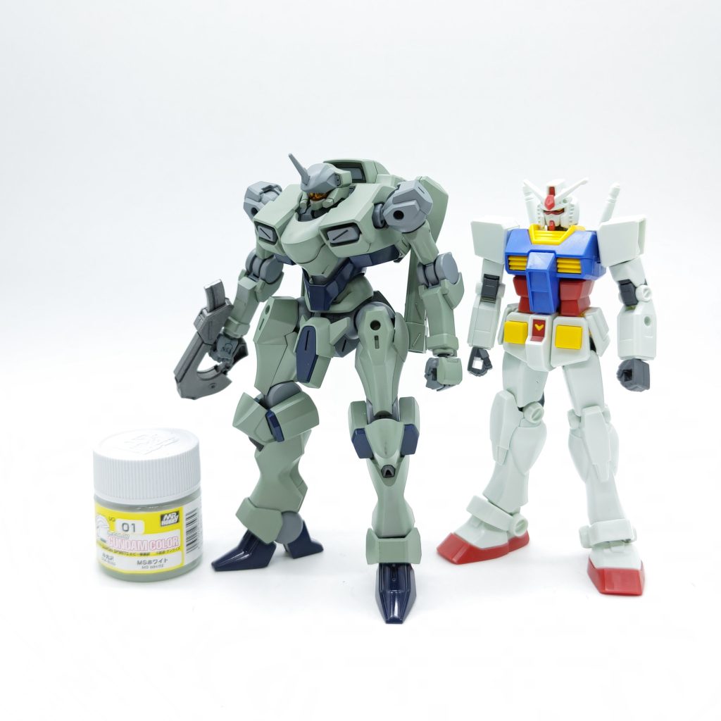 比較:Mr.カラー瓶、EGガンダムザウォート、そこそこ大きいな。