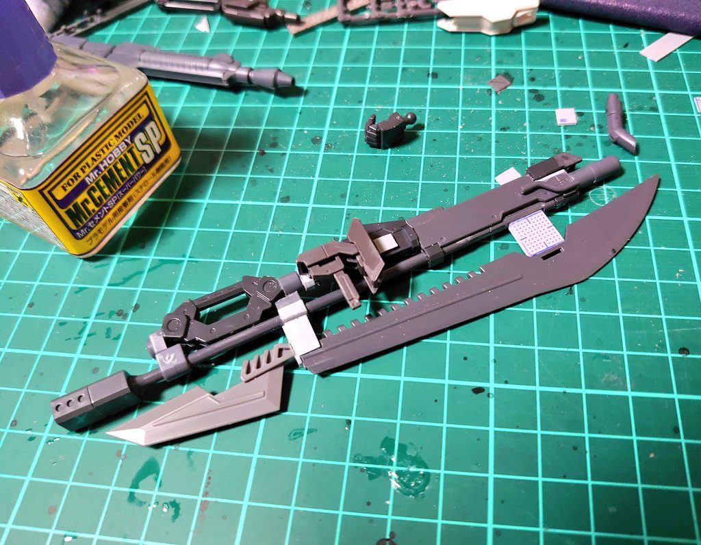 大型武器はガンベ限定システムウェポンキットの大型ヒートサーベルとスナイパーライフル合わせた物になります。