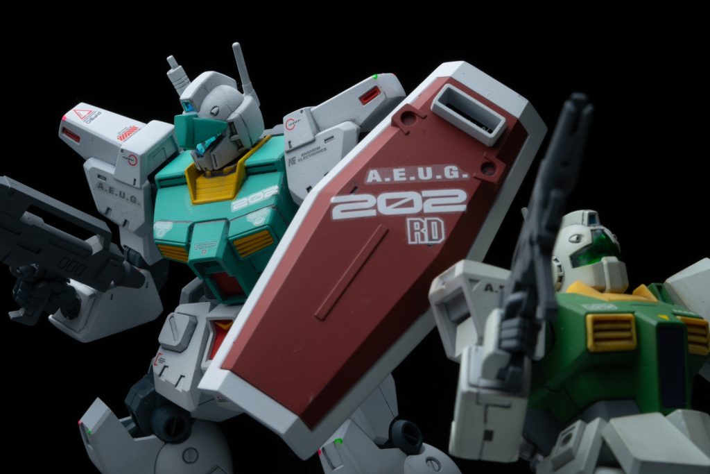 ラーディッシュ配備のジム2とのツーショット。どうみてもジムカスタムの方が新鋭機に見えますがジム2の方が新しい機体というのが面白い。