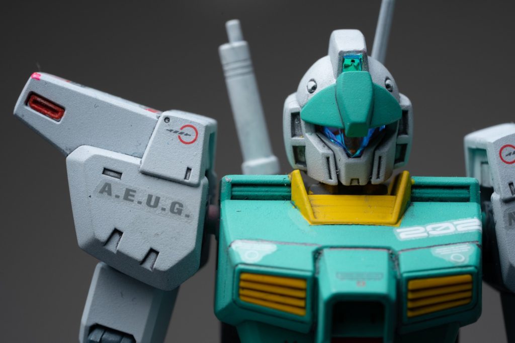 前作のリゼルにも同様の偏光フィルムでのセンサーの加工を施してあります。